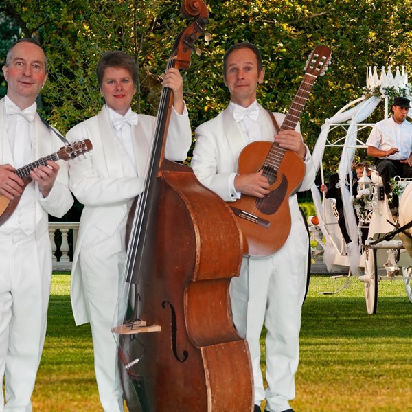 bruiloft entree receptie diner bruiloft live muziek TRIO CHIQUE akoestisch mobiel muzikanten trio (1)