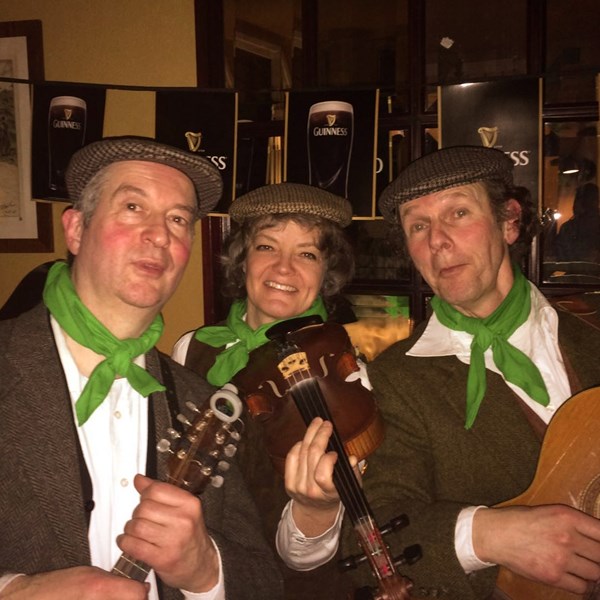 IRISH MUSE - Irish music trio 2016-03-17 Leiden (foto Bart Versteeg)vb (1000x1000).jpg