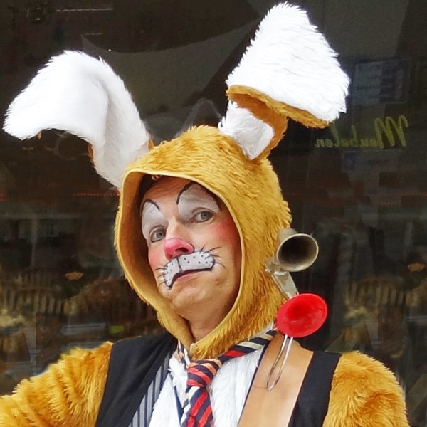 pasen entertainment - paashaas muzikant  - akoestische mobiele muziek (1).jpg