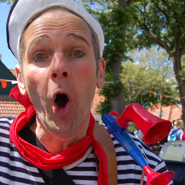 zingende matroos - solo muzikant - SAIL 2015 - zeeman liedjes zee (1)