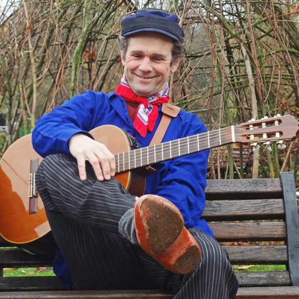 ZINGEND BOERTJE - boerderij liedjes - boerenliedjes - oud Hollandse liedjes - solo muzikant (2).jpg