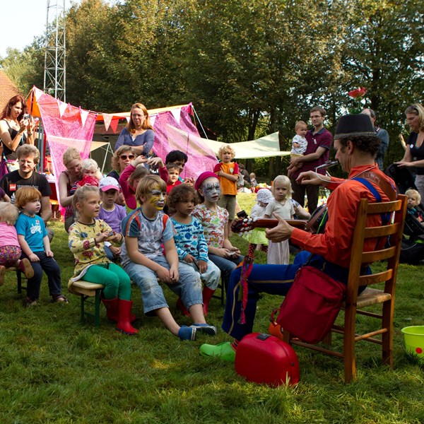 HEER DINGES - Maartensdijk 2011 - Antrodag-16 vierkant.jpg
