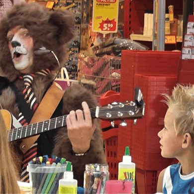 Zingende beer - beregoed - dierenliedjes - kinderliedjes - solo muzikant - Capelle aan de IJssel 1.jpg