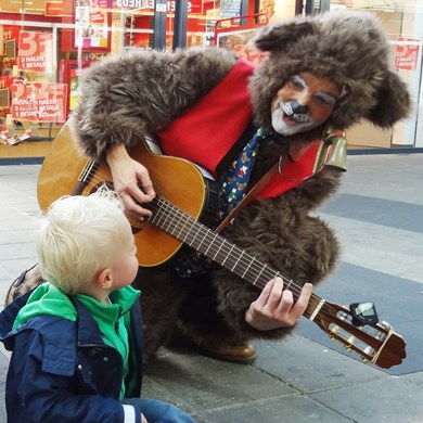 Zingende beer - beregoed - dieren liedjes muzikant - schiedam 2.jpg