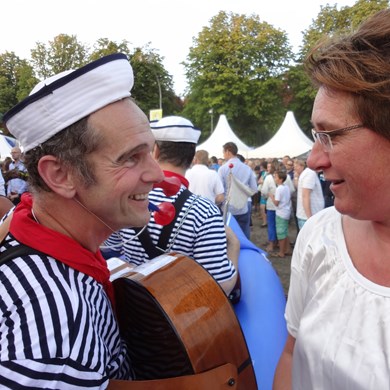 Matroos 2015 - zingende matroos - solo muzikant - SAIL 2015 - zeeman liedjes zee - woerden culinair