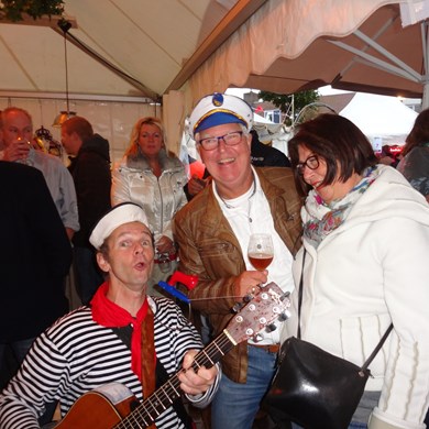 Matroos 2015 - zingende matroos - solo muzikant - SAIL 2015 - zeeman liedjes zee - texel culinair (2)