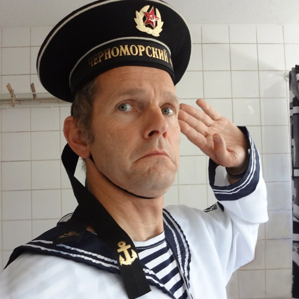zingende matroos - solo muzikant - SAIL 2015 - zeeman liedjes zee - Russische matroos