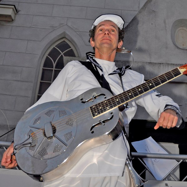 maritieme evenementen - muziek - zingende matroos - solo muzikant - SAIL 2015 - zeeman liedjes zee - Texel Culinair (3)