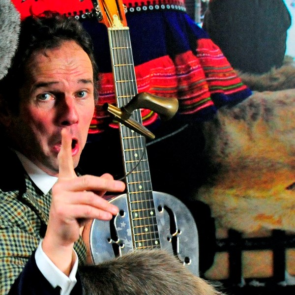 Dickens muzikant - akoestische mobiele muziek - winter kerst sneeuw slee 2.jpg