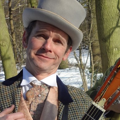 Dickens solo muzikant - akoestische mobiele muziek - winter kerst sneeuw 1.jpg