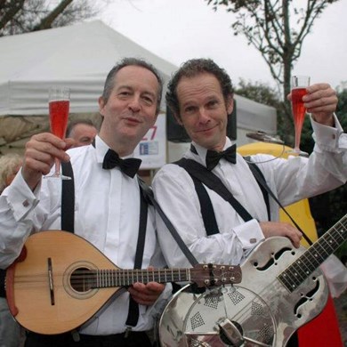 culinair muziek stijlvol akoestisch mobiel muzikanten duo zwartwit paratata