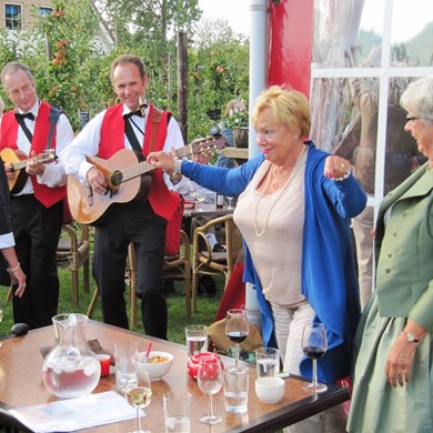 jubileum muziek stijlvol akoestisch mobiel muzikanten duo zwartwit paratata