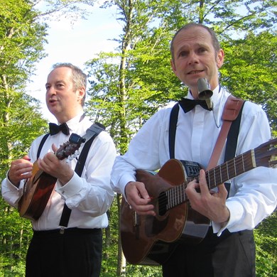 bruiloft_muziek stijlvol akoestisch mobiel muzikanten duo zwartwit Paratata