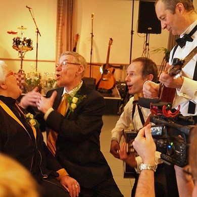 jubileum live muziek stijlvol akoestisch mobiel muzikanten duo zwartwit Paratata