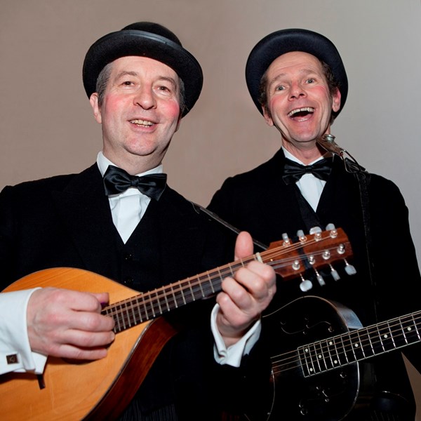 PARATATA duo zwartwit klassiek muziek stijlvol akoestisch mobiel muzikanten