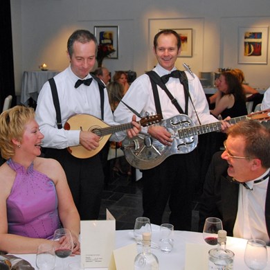muziek stijlvol akoestisch mobiel muzikanten duo zwartwit Paratata Baarlo Porscheclub