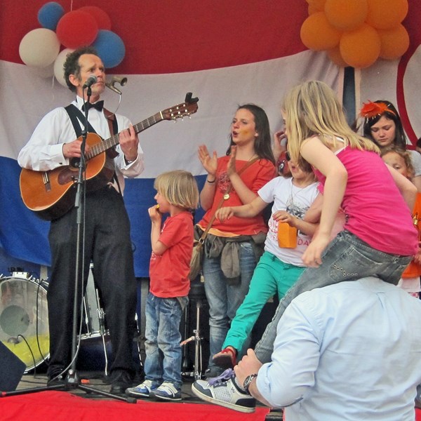 muziek kinderen stijlvol akoestisch mobiel muzikant zwartwit