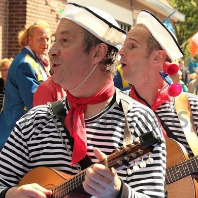 zingende matrozen - muzikanten - SAIL 2015 - zeeman liedjes zee - Cas & Co - Ameland