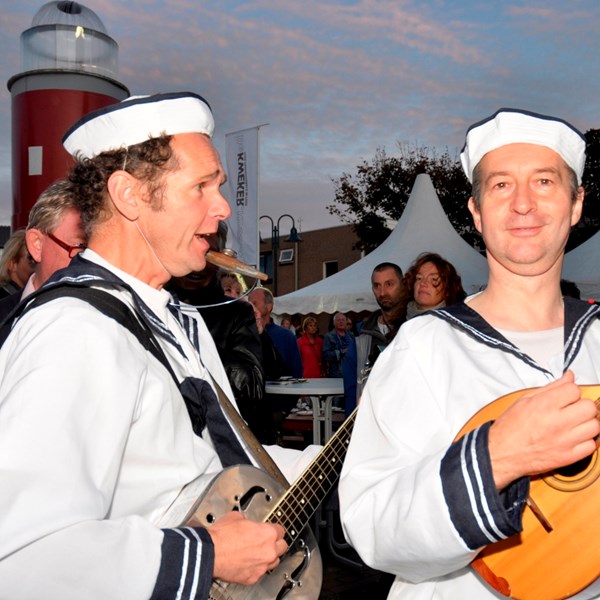 zingende matrozen - muzikanten - SAIL 2015 - zeeman liedjes zee - Cas & Co - Texel culinair