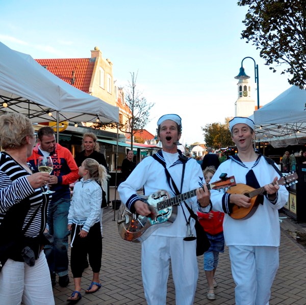 zingende matrozen - muzikanten - SAIL 2015 - zeeman liedjes zee - Cas & Co - Texel Culinair (1)