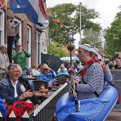 SAIL 2015 - zingende matrozen - muzikale matrozenboot - muzikanten duo - zeemansliederen - Ameland muzikaal bootwateren