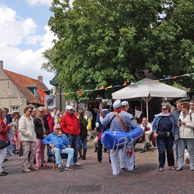 SAIL 2015 - zingende matrozen - muzikale matrozenboot - muzikanten duo - zeemansliederen - Ameland muzikaal bootwateren (1)
