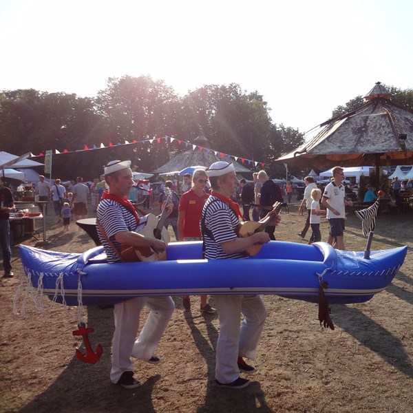 SAIL 2015 - zingende matrozen - muzikale matrozenboot - muzikanten duo - zeemansliederen - Woerden (2)
