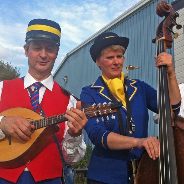 CONDUCTEURS - 2013-09-08 Valkenburg (41a) duo bewerkt (1000x1000).jpg