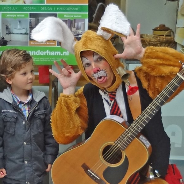 Muzikale paashaas - zingende paashaas - pasen muzikant - pasen muziek - zoetermeer