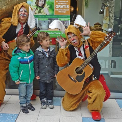 zingende paashazen - muzikanten pasen - akoestische mobiele muziek - winkelcentrum promotie (2)