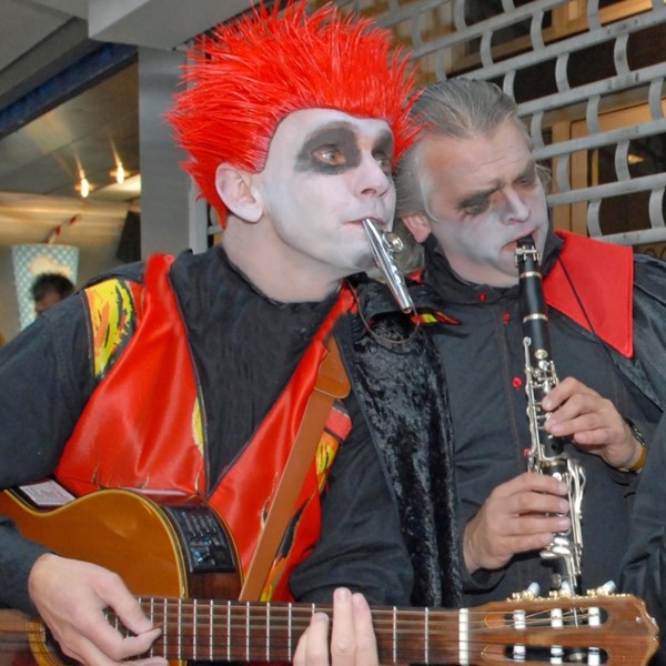AERDRIJK - promo - griezelduo (2) vierk2 (1000x1000).jpg