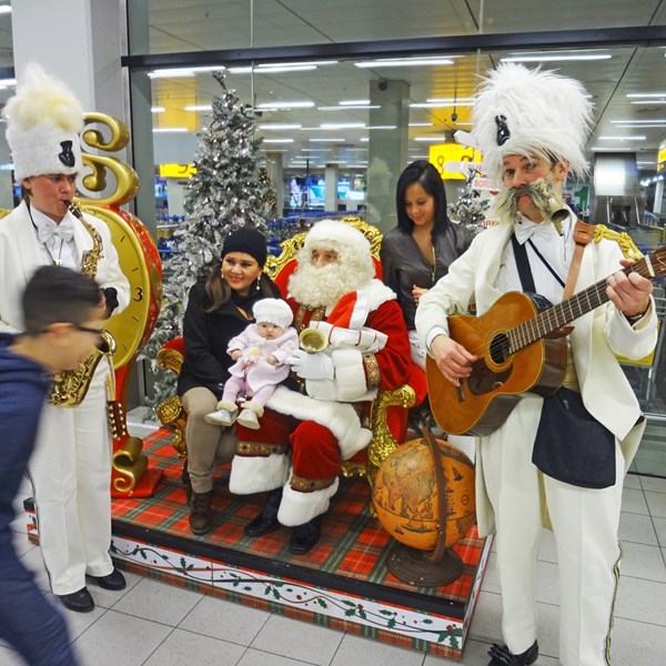IJSBREKERS 2013-12-24 Schiphol 005aa(1000x1000).jpg