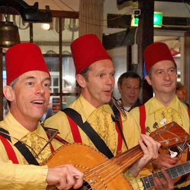 PARATATA - 2009 - Gouda - The Old Inn (mei 2009) 09 vierkant a (1000x1000).jpg