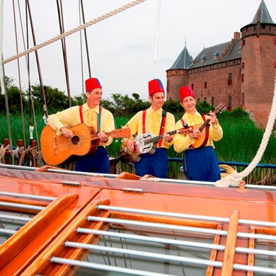 PARATATA - 2011 - Muiderslot - F4E4631a (1000x1000).jpg