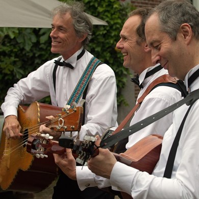 bruiloft receptie entree diner muziek trio Paratata muzikanten akoestisch mobiel muziektrio (3)
