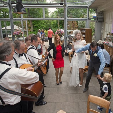Oegstgeest La France bruiloft receptie entree diner live muziek trio Paratata muzikanten akoestisch mobiel (1)