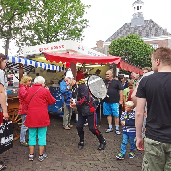 BLIKKEN RIK - Koperen Ko - Nikkelen Nelis - IJzeren Hein - markt muzikant (6).jpg