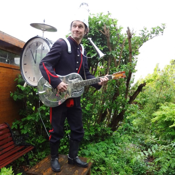 BLIKKEN RIK - Koperen Ko - Nikkelen Nelis - onemanband - mobiele muziek (5).jpg