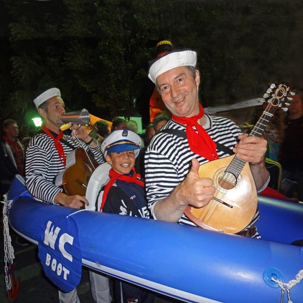 muzikale matrozenboot - SAIL 2015 - zingende matrozen - Texel culinair - wc boot (1)