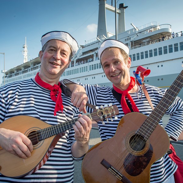 SAIL 2015 - zingende matrozen - muzikanten duo - zeeman liedjes zee (1)