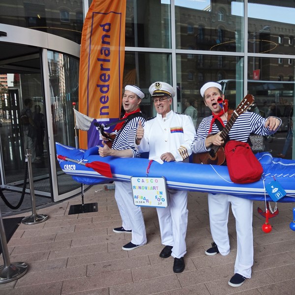 muzikale matrozenboot - SAIL 2015 - zingende matrozen - muzikanten duo - zeemansliederen - Rotterdam