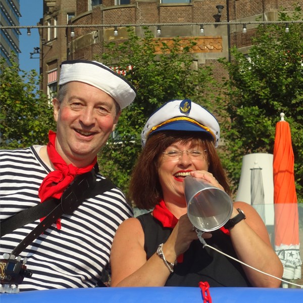 muzikale matrozenboot - SAIL 2015 - zingende matrozen - muzikanten duo - zeemansliederen (5)