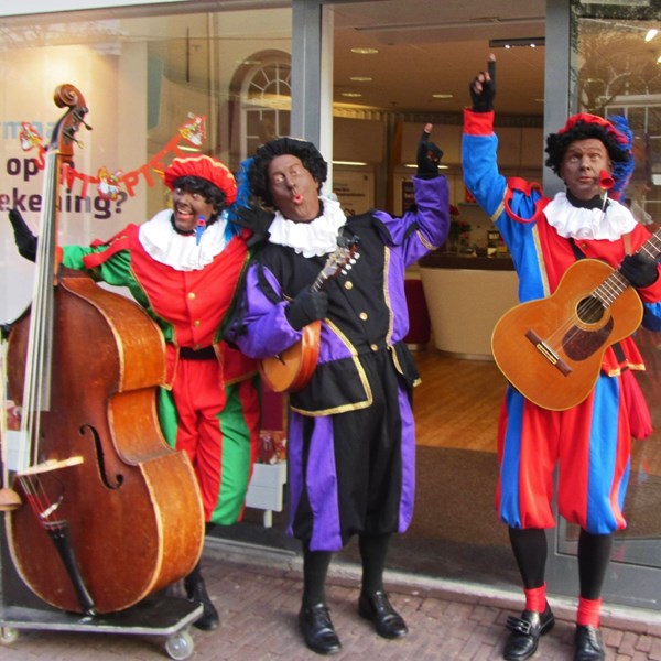 Pepernotenkrakers 2014-11-29 Gouda 03ab (1000x1000).jpg