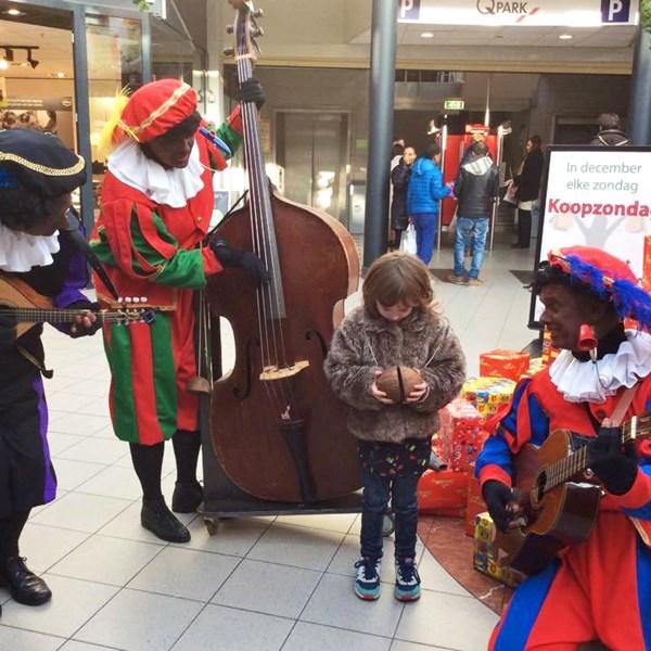 Pepernotenkrakers 2014-11-29 Gouda 04ab (1000x1000).jpg