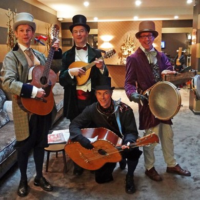 DICKENS MUSE muziek muzikanten kwartet akoestisch mobiel stijlvol kasteel