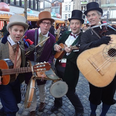 DICKENS MUSE muziek muzikanten kwartet akoestisch mobiel (2)