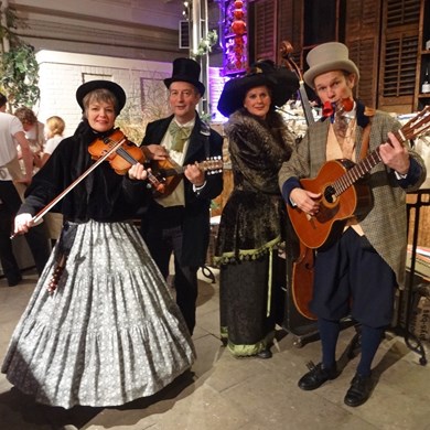 DICKENS MUSE muziek muzikanten kwartet akoestisch mobiel kasteel (4)