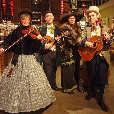 kasteel entree receptie diner DICKENS MUSE muziek muzikanten kwartet akoestisch mobiel