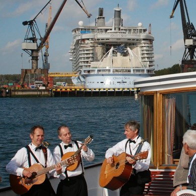 SAIL 2015 boottocht muzikanten Paratata akoestisch mobiel muziek trio