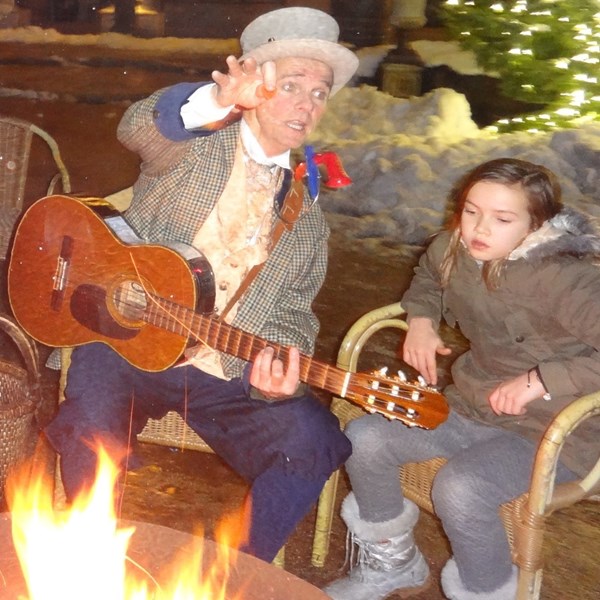 Dickens solo muzikant - akoestische mobiele muziek - winter kerst kerstmis kampvuur 2.jpg
